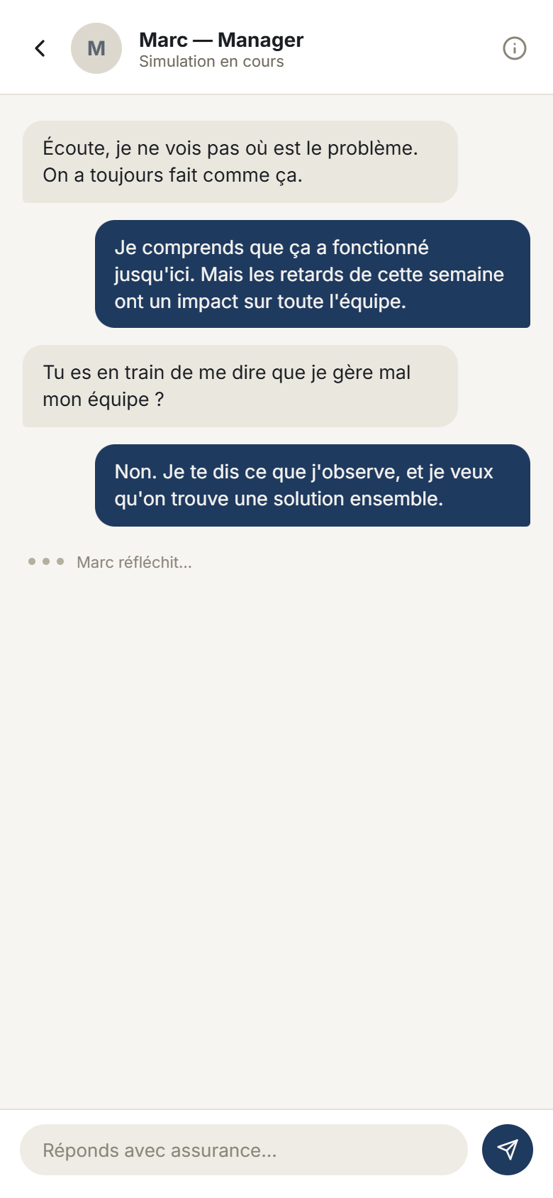 Aperçu de l'écran de simulation Kalmia : conversation avec Marc, un manager, au sujet de retards répétés.